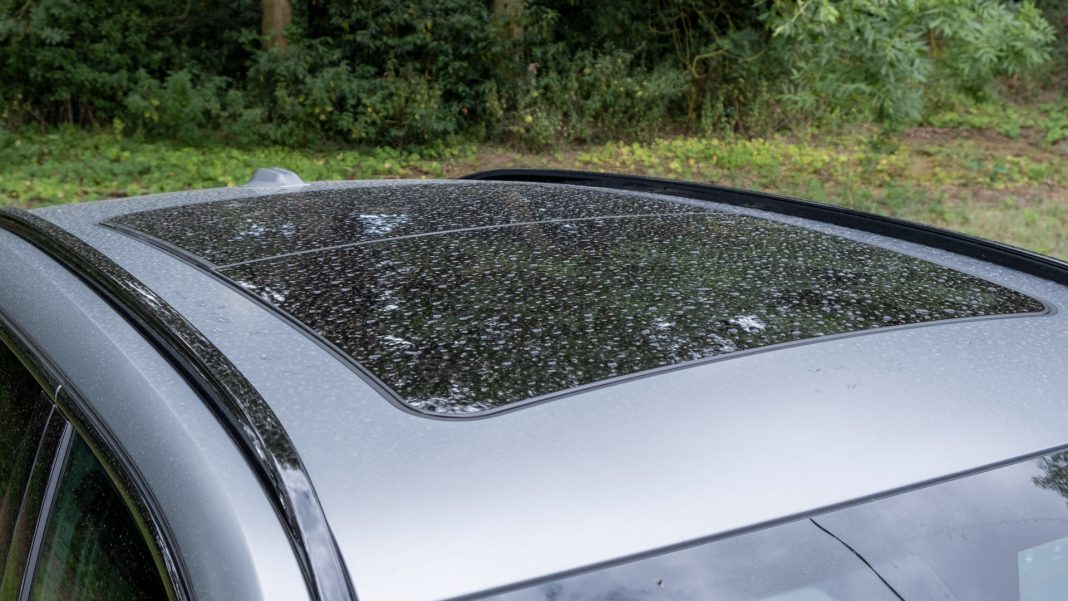 BMW iX1 sunroof