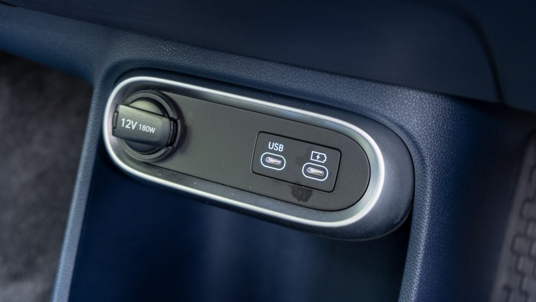 Genesis GV60 front USB