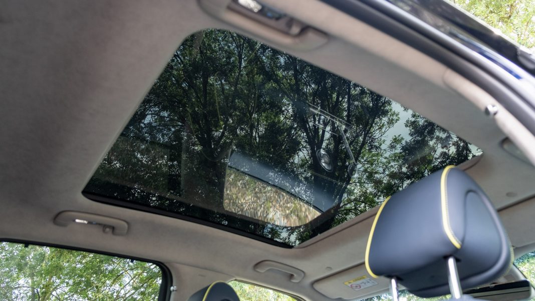 Genesis GV60 sunroof design