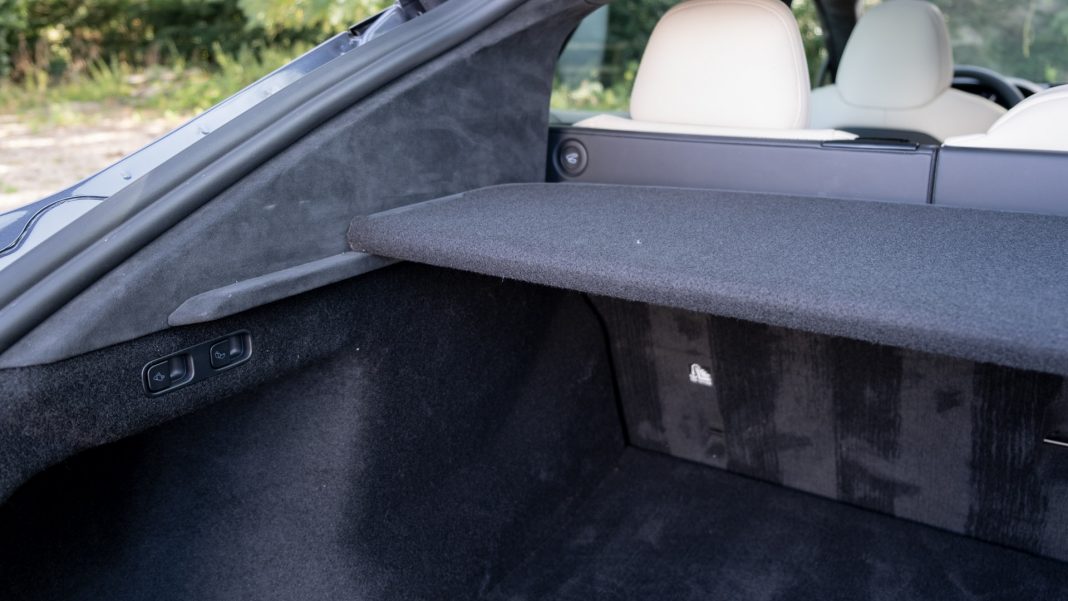Tesla Model S Plaid boot load cover
