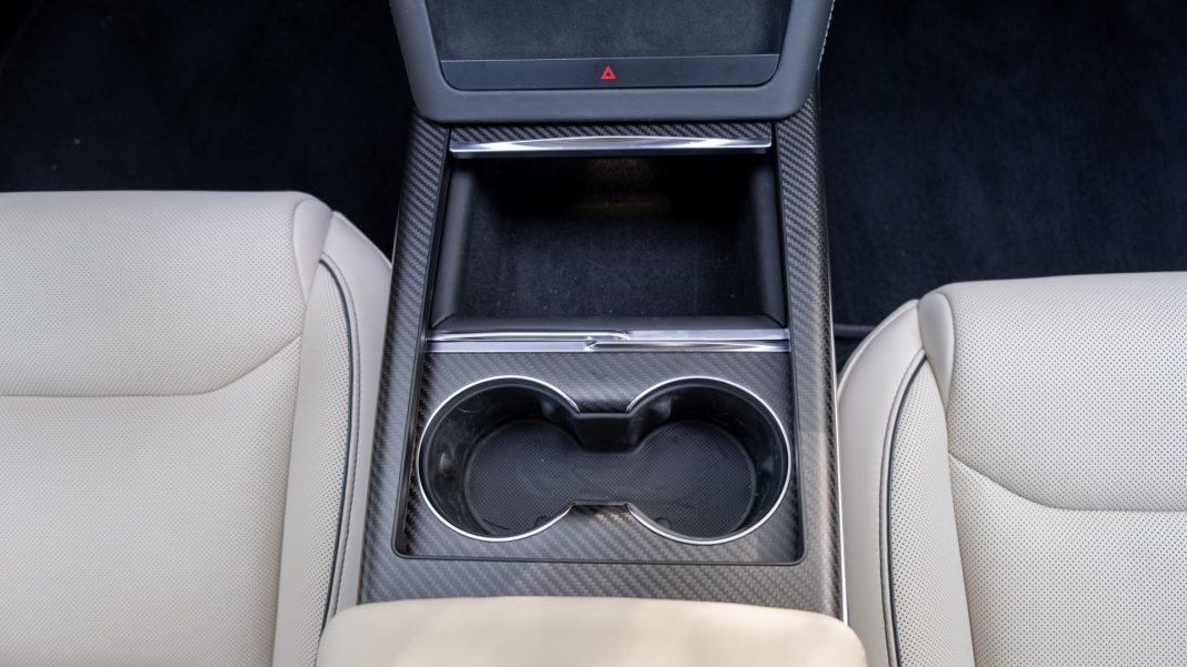 Tesla Model S Plaid cupholders