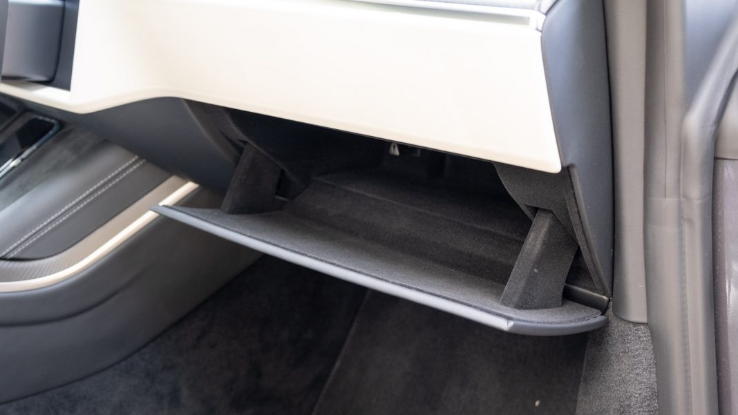 Tesla Model S Plaid glove box
