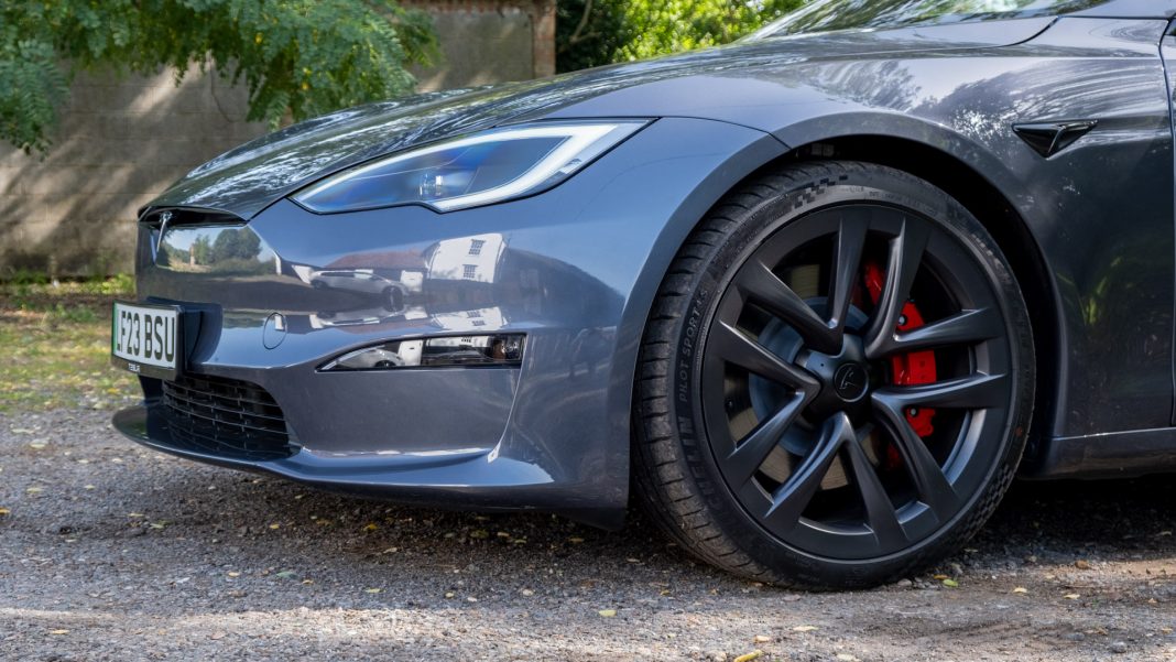 Tesla Model S Plaid grip