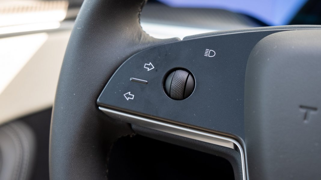 Tesla Model S Plaid indicators