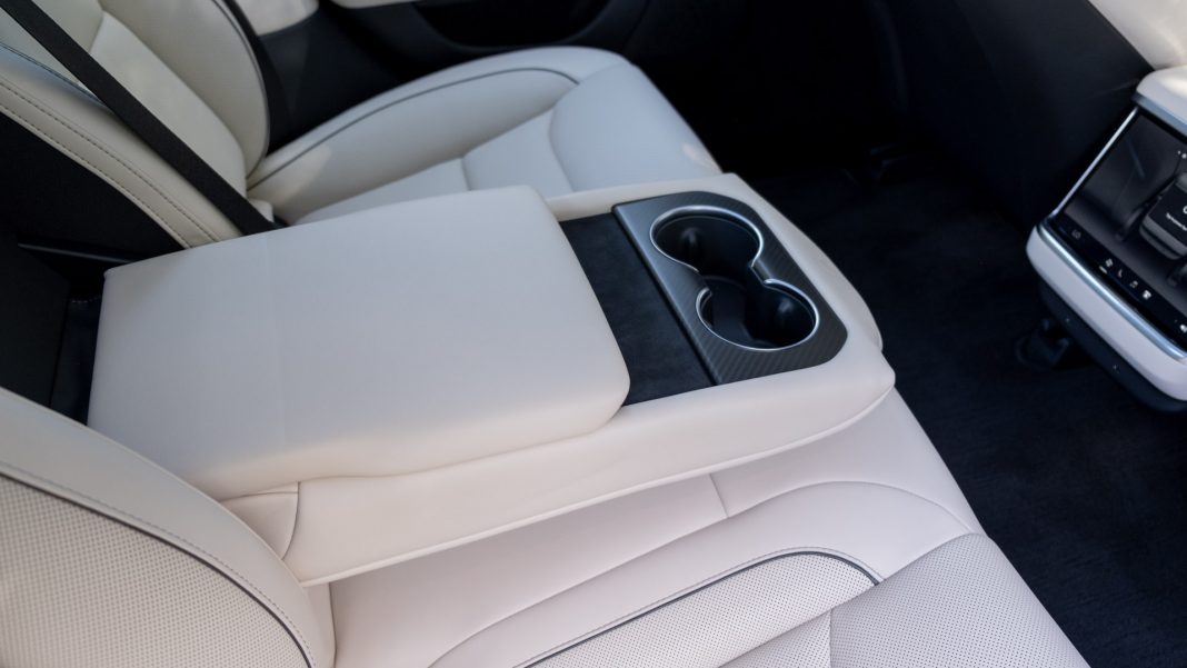 Tesla Model S Plaid rear cupholders