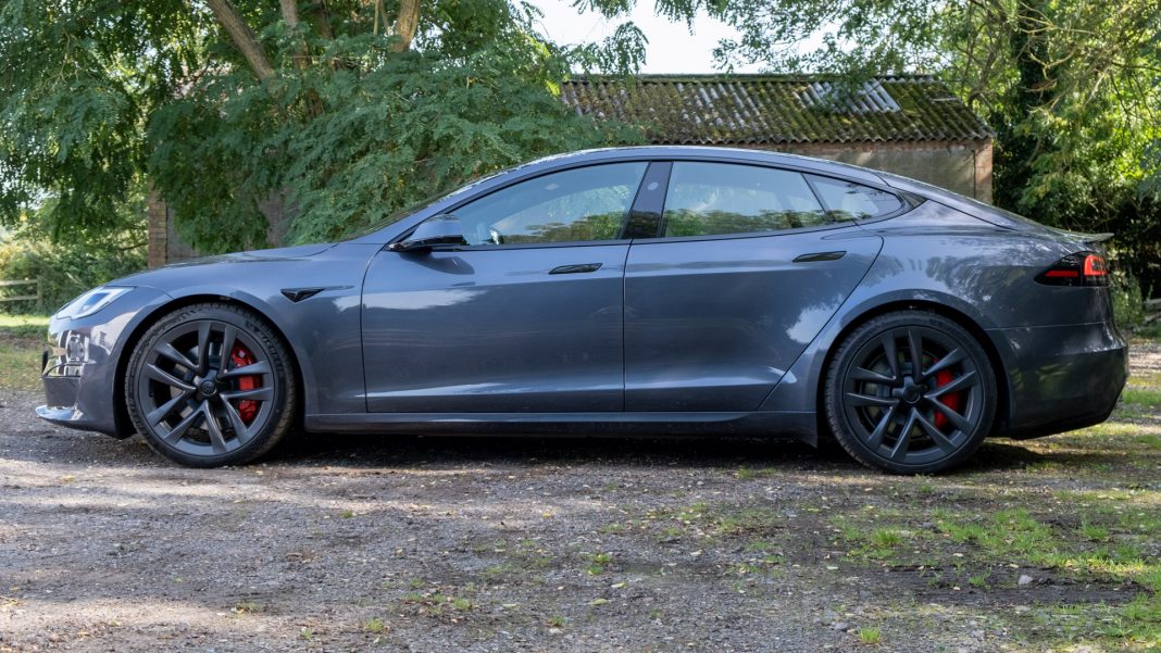 Tesla Model S Plaid side