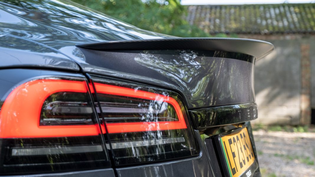 Tesla Model S Plaid spoiler