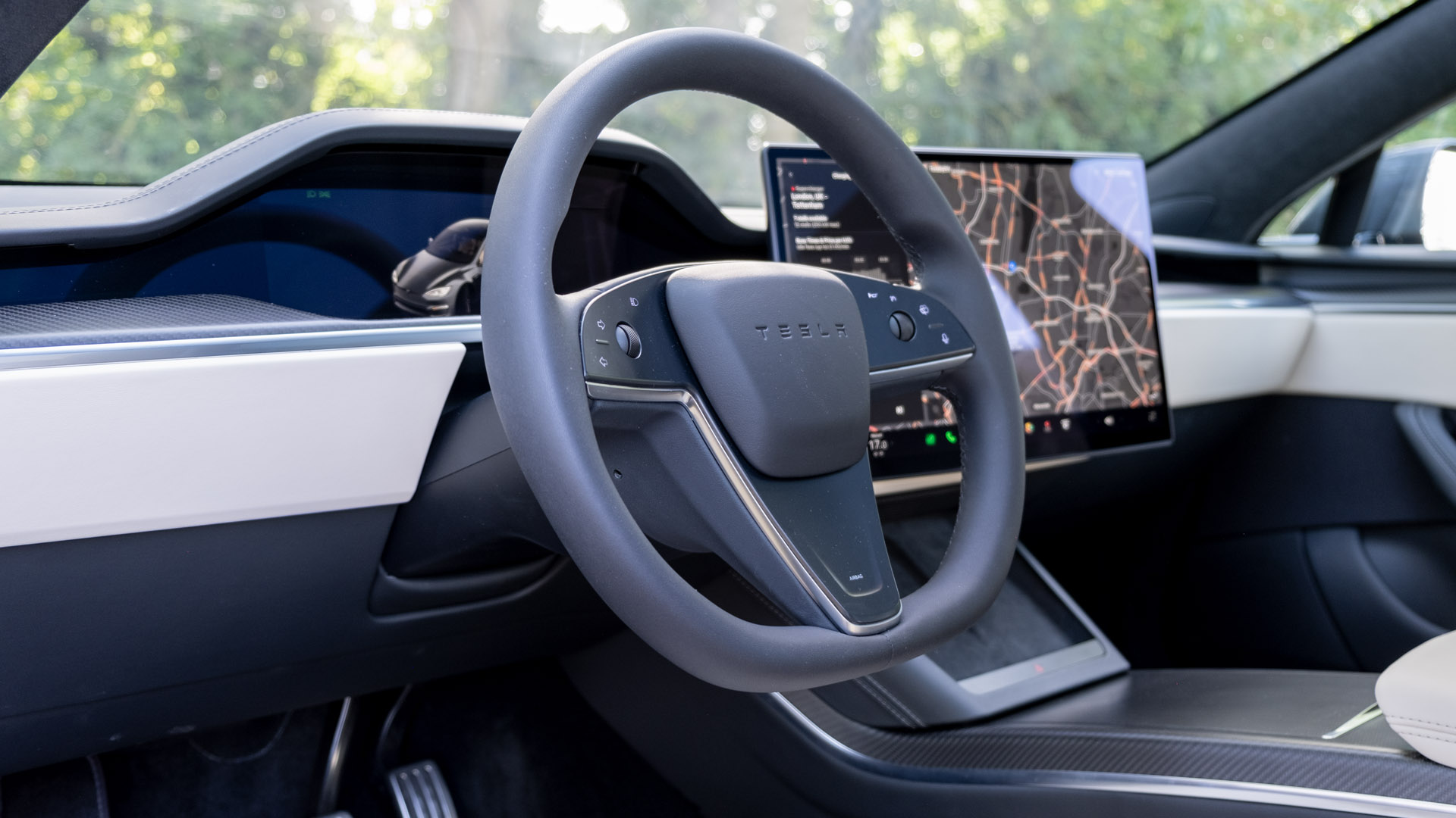 Tesla Model S Plaid steering wheel