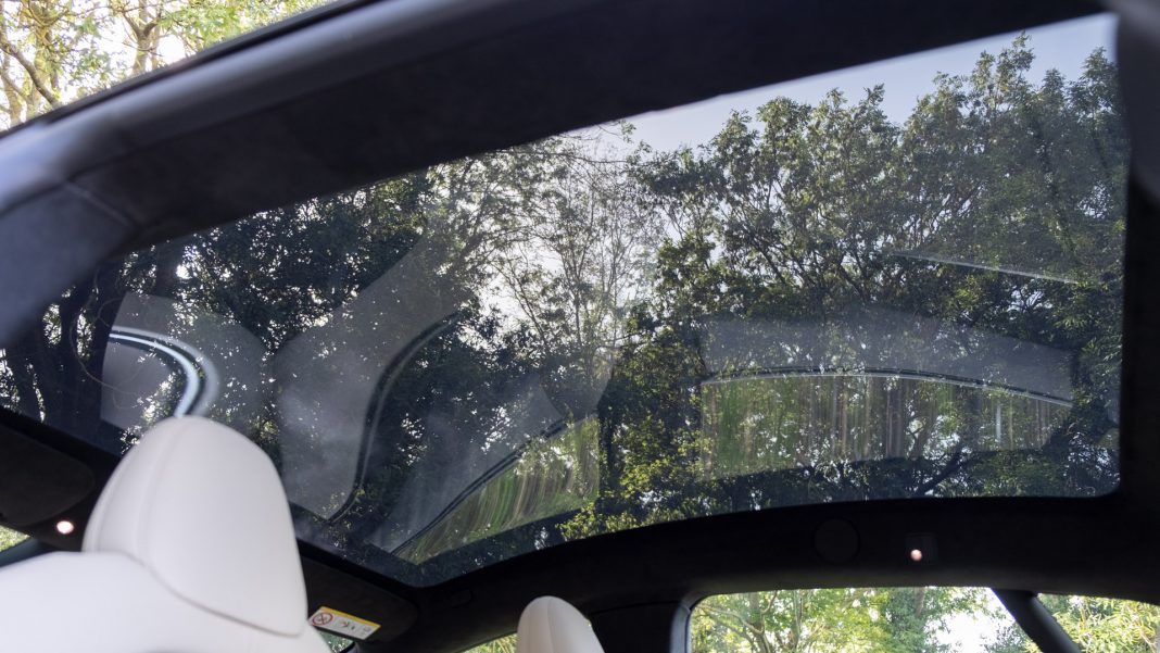 Tesla Model S Plaid sun shade