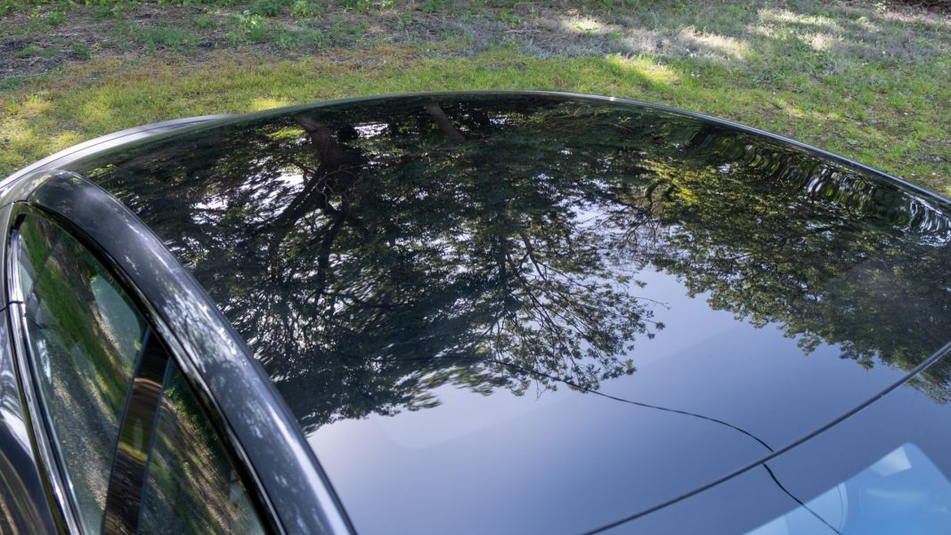 Tesla Model S Plaid sunroof