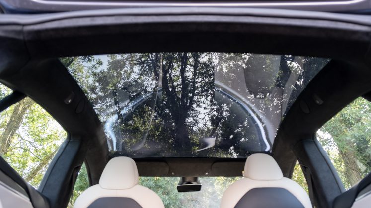 Tesla Model S Plaid sunroof design