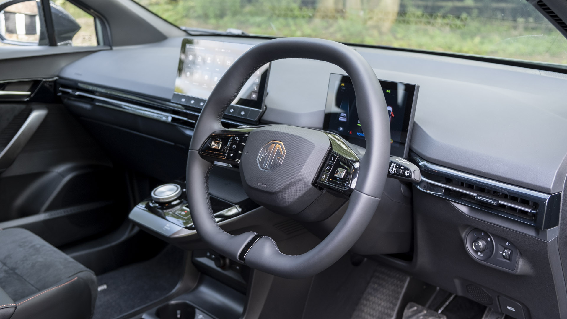 MG4 EV XPower steering wheel