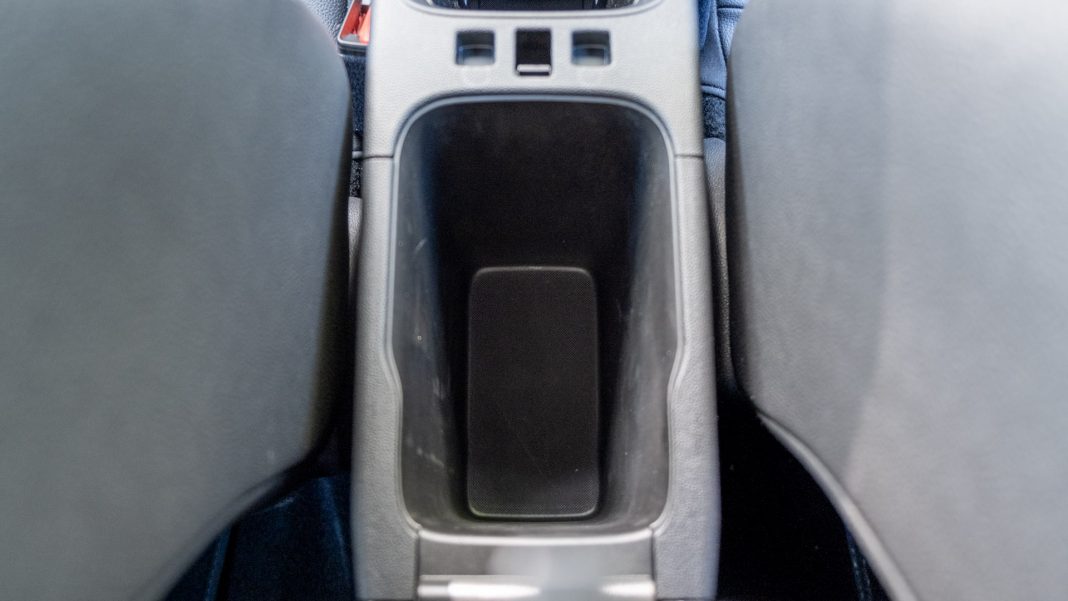 Jeep Avenger armrest storage