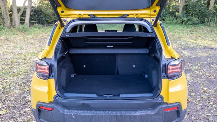 Jeep Avenger boot space