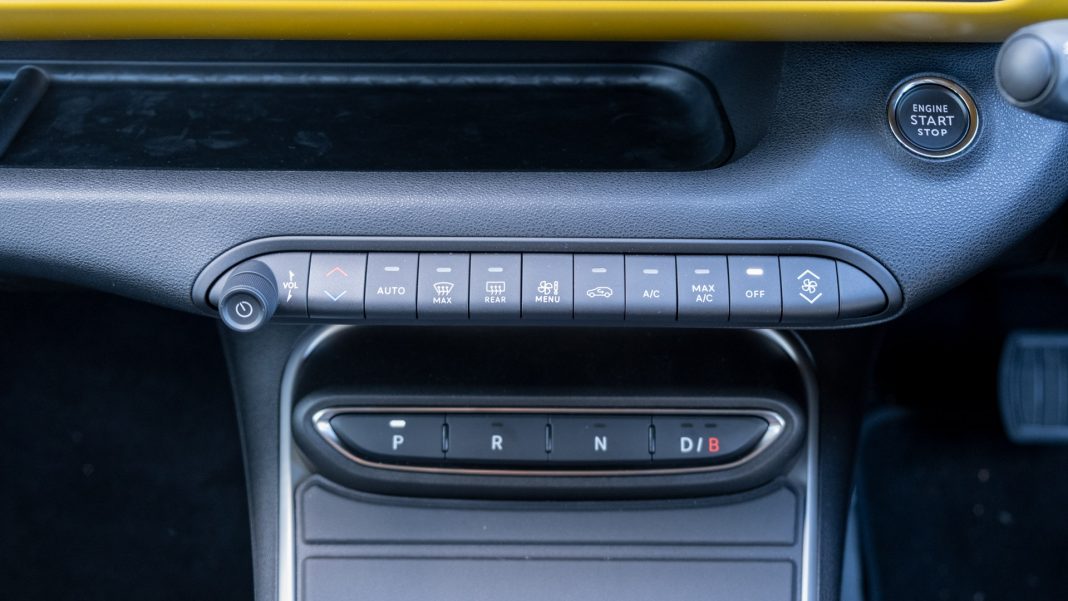 Jeep Avenger front buttons