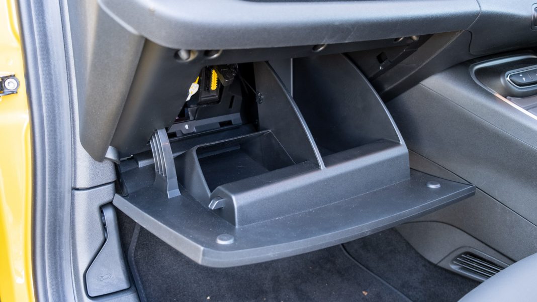 Jeep Avenger glove box