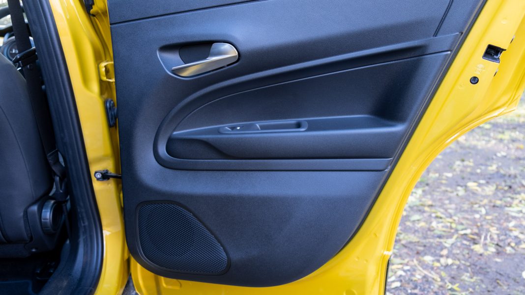 Jeep Avenger rear door