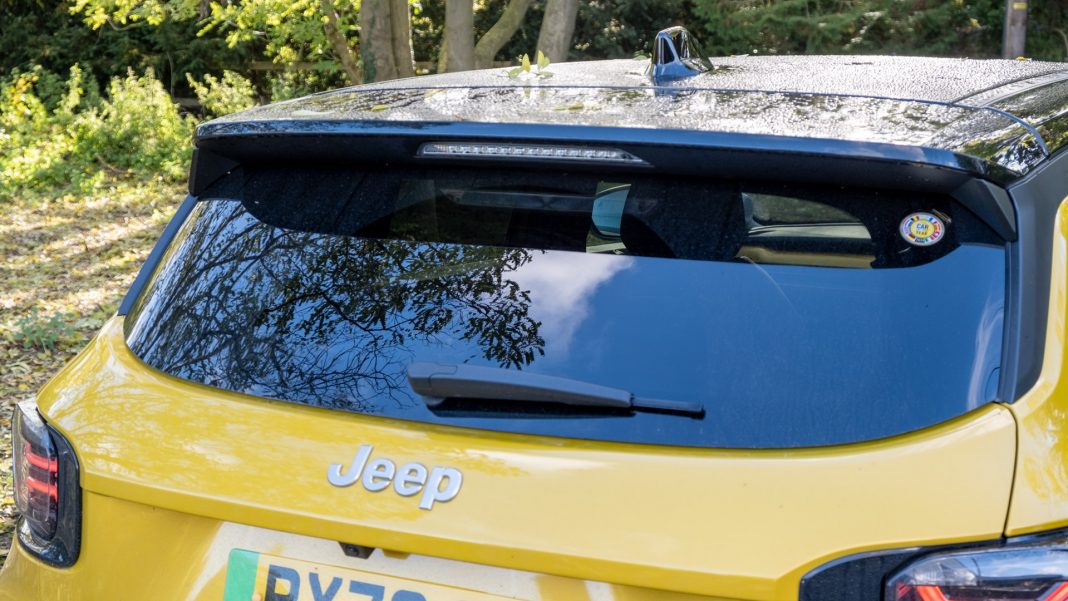 Jeep Avenger rear window