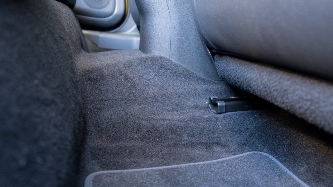 Jeep Avenger transmission tunnel