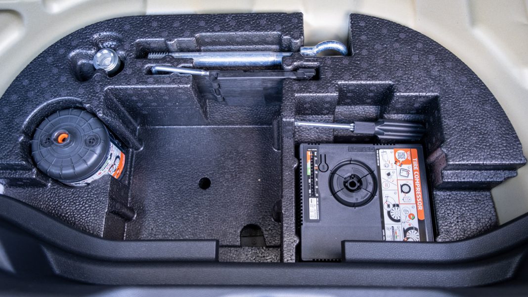 Jeep Avenger tyre repair kit