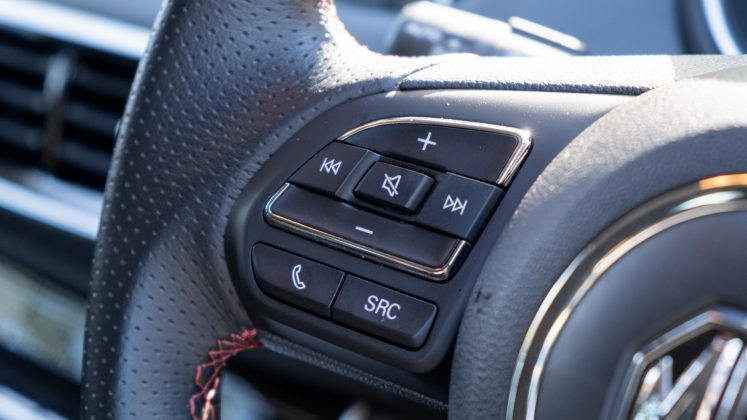 MG HS PHEV buttons