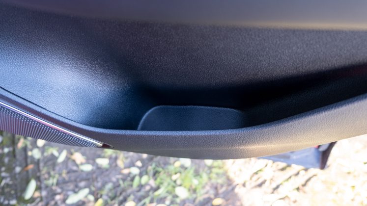MG HS PHEV rear door compartment