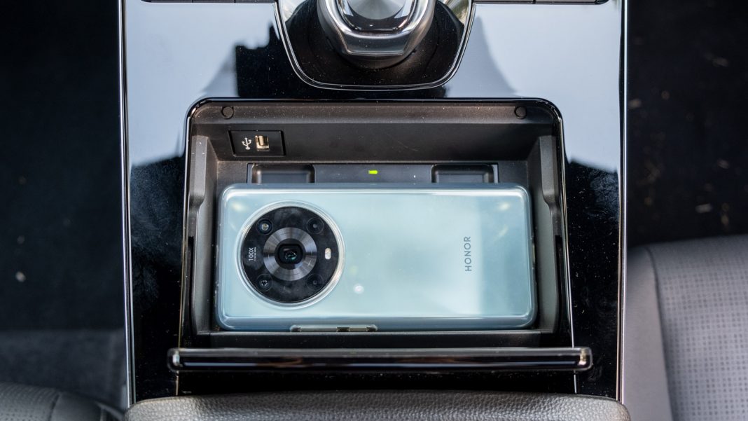 Subaru Solterra phone holder