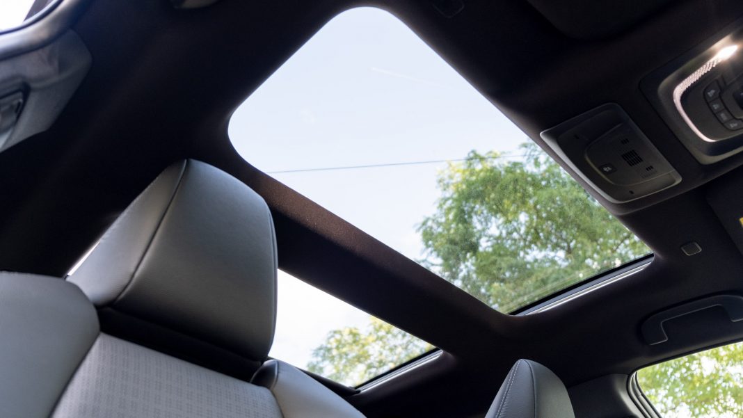 Subaru Solterra sunroof design