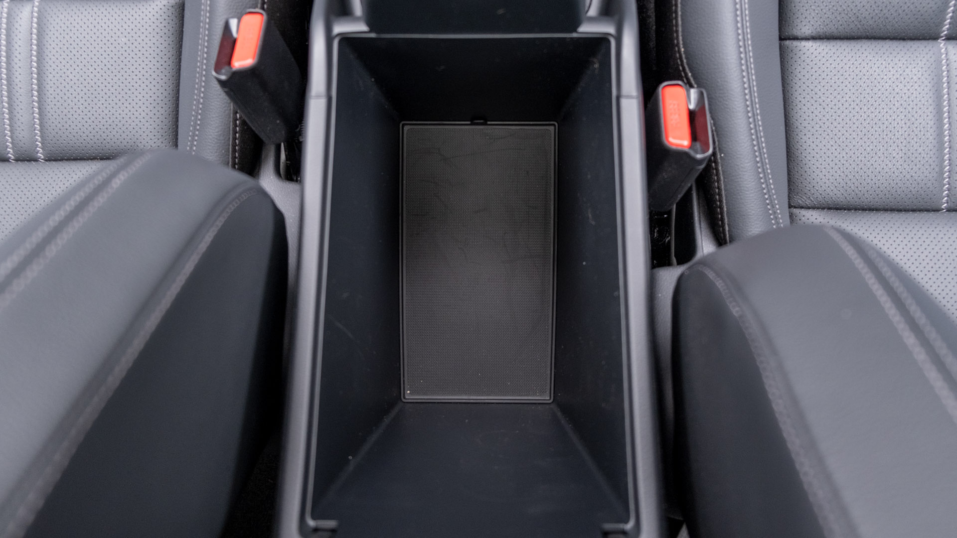 Honda ZR-V armrest storage