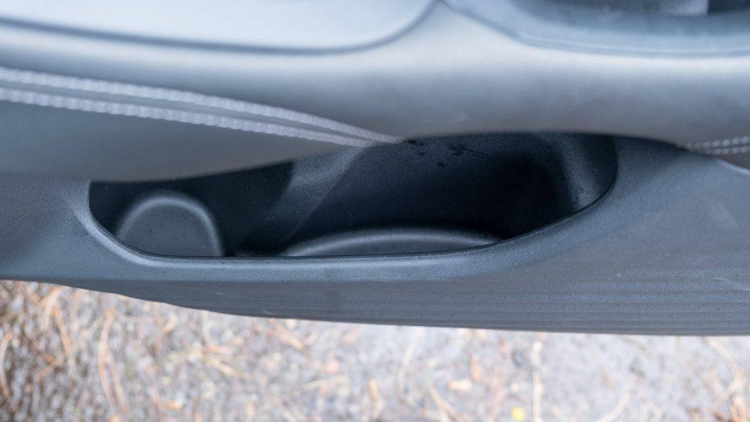 Honda ZR-V front door compartment