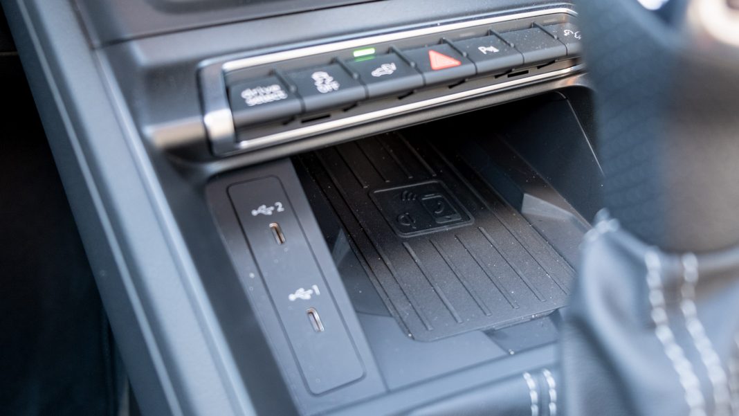Audi Q3 TFSI e USB ports