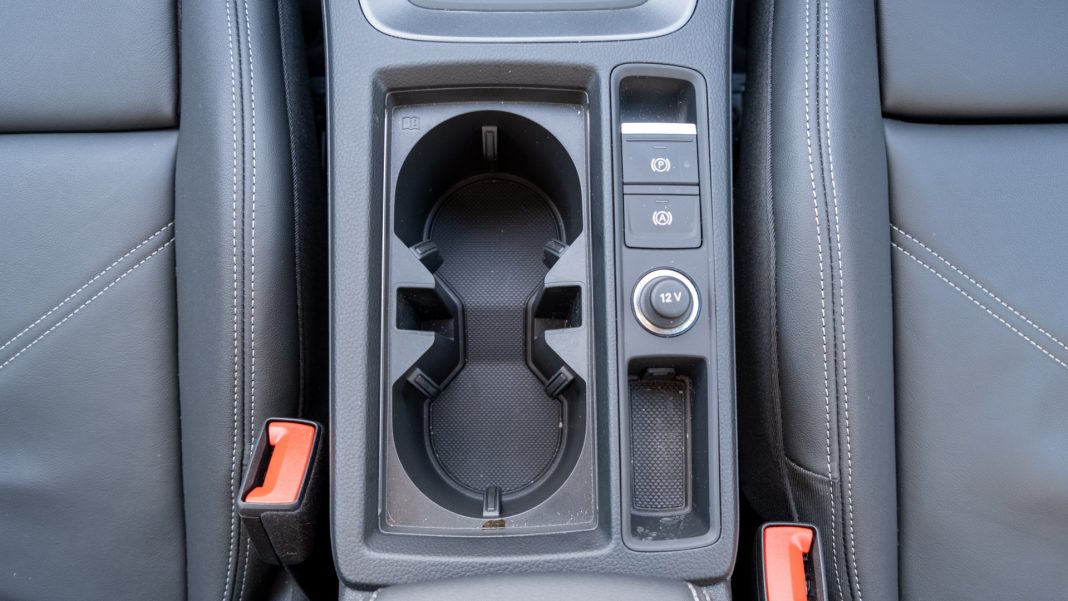 Audi Q3 TFSI e cupholders