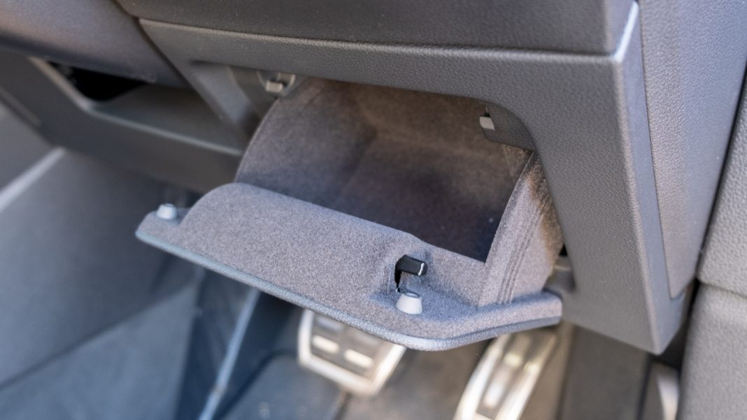 Audi Q3 TFSI e front storage