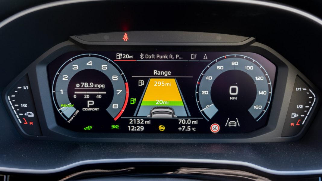 Audi Q3 TFSI e instrument cluster