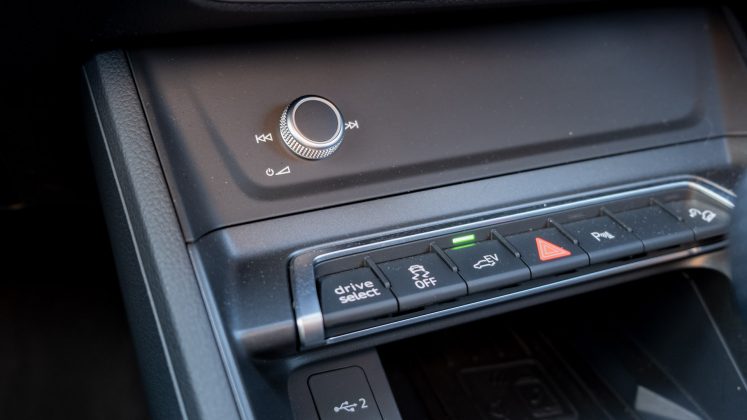 Audi Q3 TFSI e media buttons