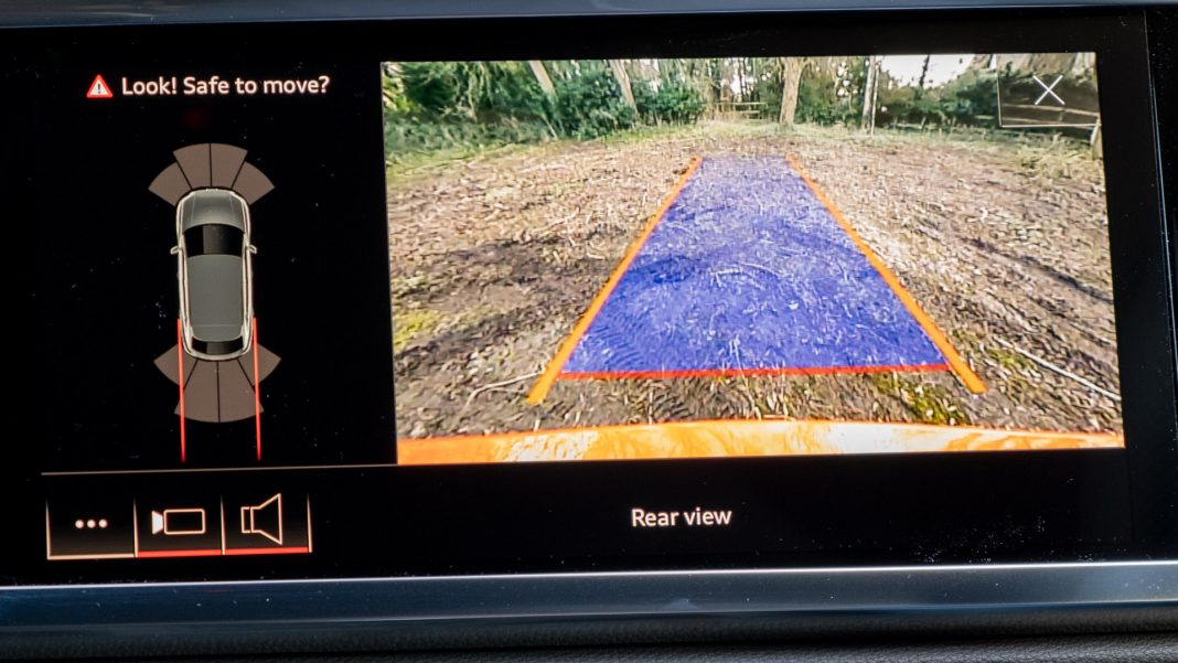 Audi Q3 TFSI e reversing camera