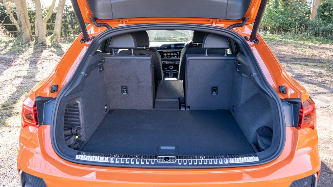 Audi Q3 TFSI e seat down