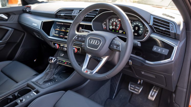 Audi Q3 TFSI e steering wheel