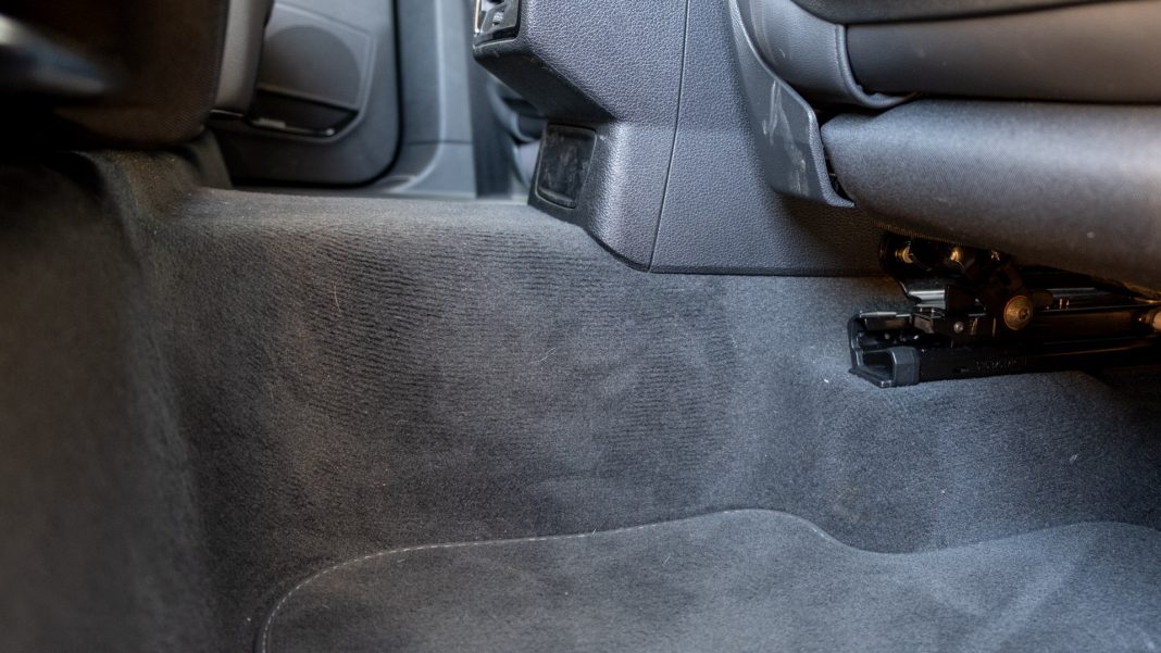 Audi Q3 TFSI e transmission tunnel