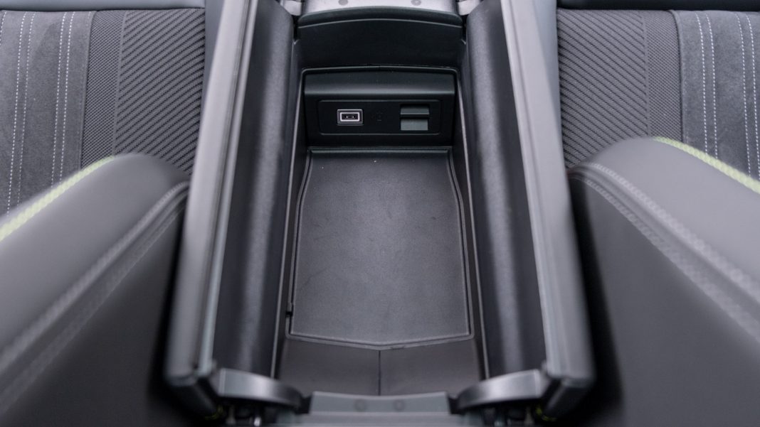 Peugeot e-308 armrest