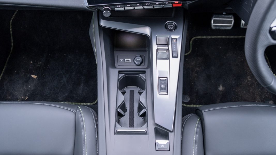 Peugeot e-308 centre console