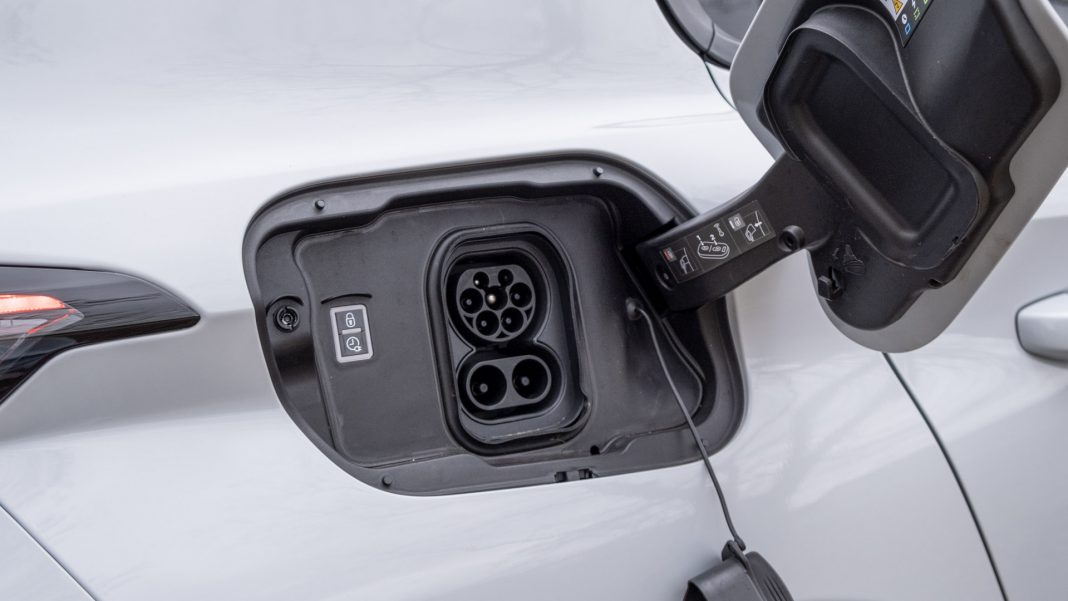 Peugeot e-308 charging