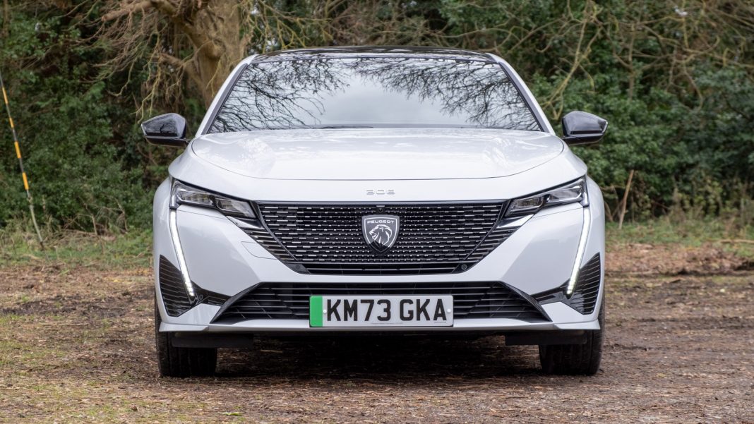 Peugeot e-308 front