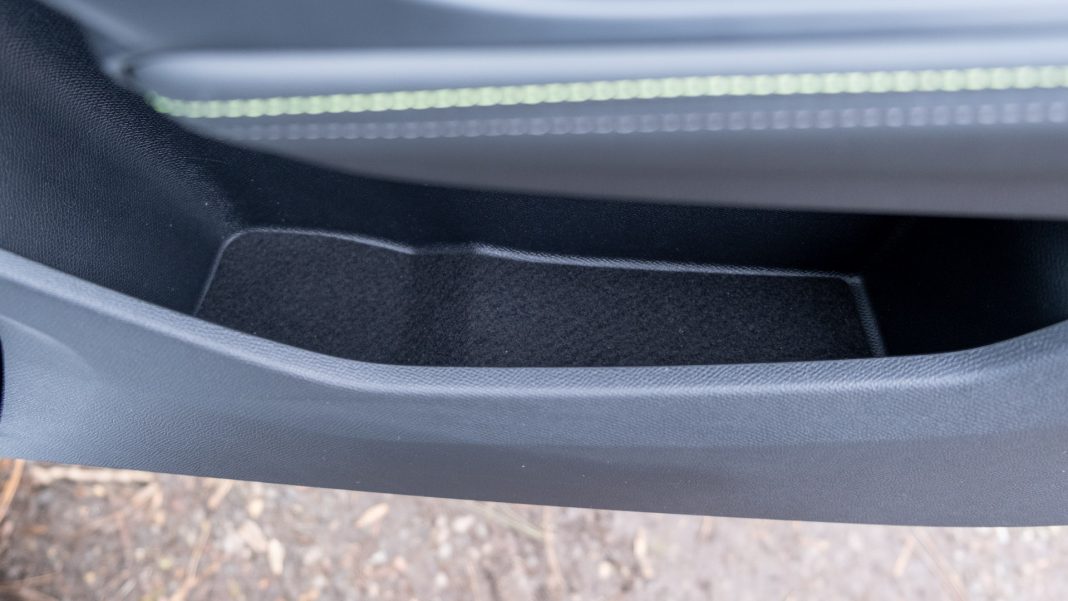 Peugeot e-308 front door compartment