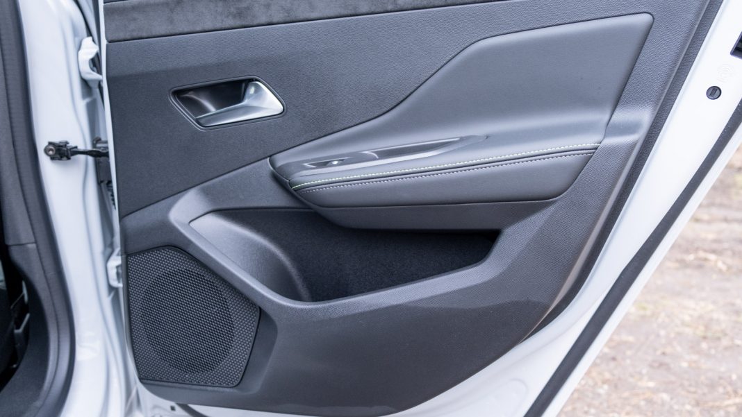 Peugeot e-308 rear door