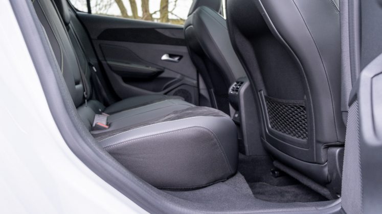 Peugeot e-308 rear seat comfort