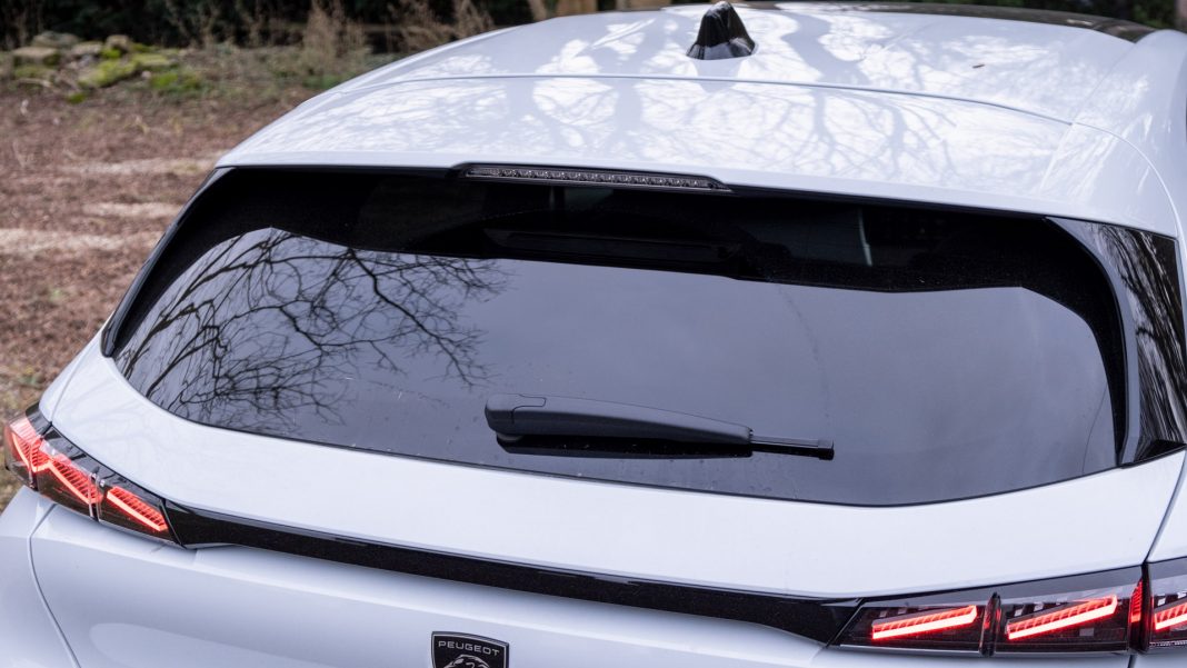 Peugeot e-308 rear window