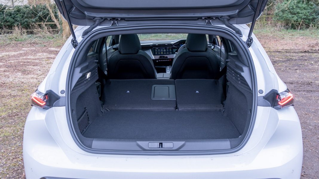 Peugeot e-308 seats down