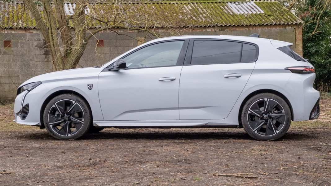 Peugeot e-308 side