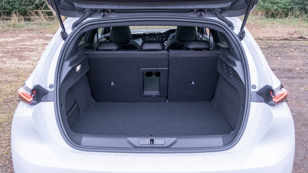 Peugeot e-308 ski latch design